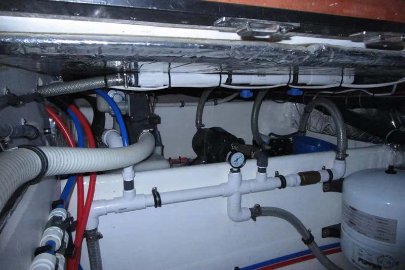 Endless Summer Yacht Photos Pics Aft salon bilge to starboard