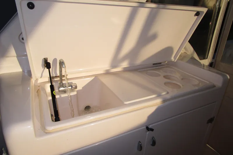 Endless Summer Yacht Photos Pics Wet bar