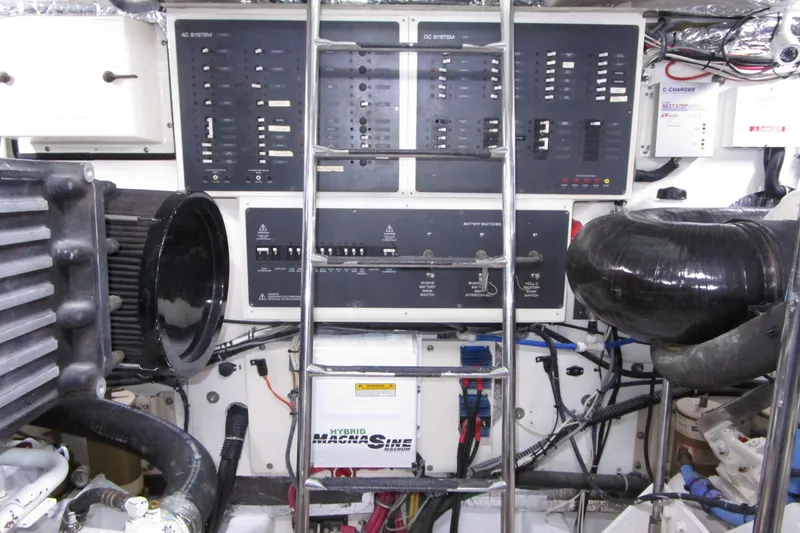 Endless Summer Yacht Photos Pics Engine room forward