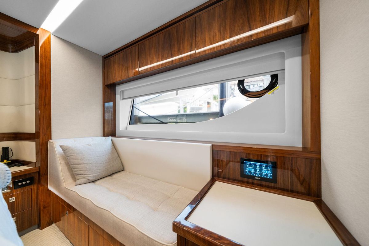 2023 Riviera 64 