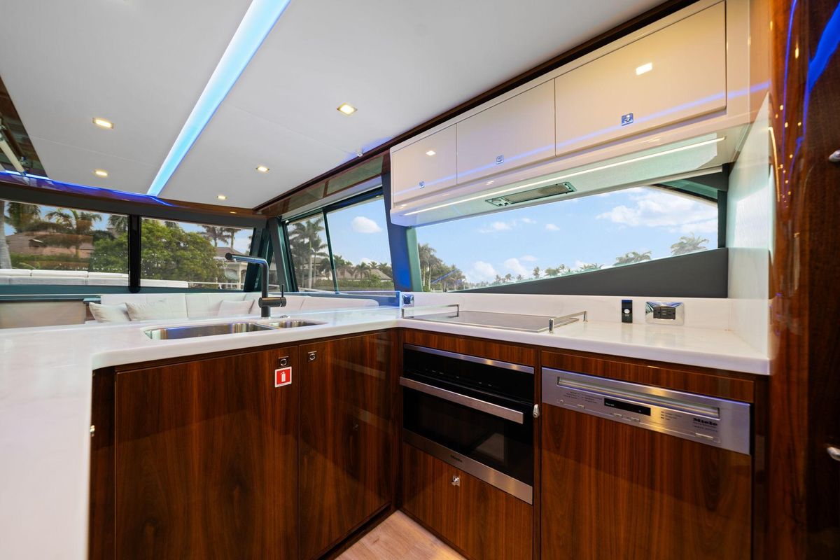 2023 Riviera 64 