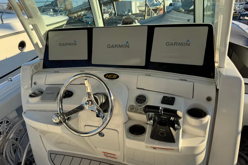 Fansea Pantz Yacht Photos Pics Helm of 2019 HCB 39 Speciale with Garmin displays and Yamaha controls.