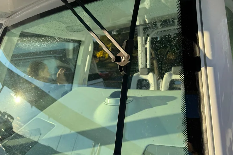 Fansea Pantz Yacht Photos Pics 2019 HCB 39 Speciale boat windshield with wiper, interior view.