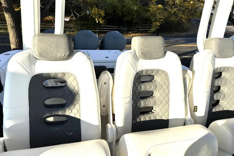 Fansea Pantz Yacht Photos Pics Luxurious seating on 2019 HCB 39 Speciale boat, featuring elegant design and comfort.