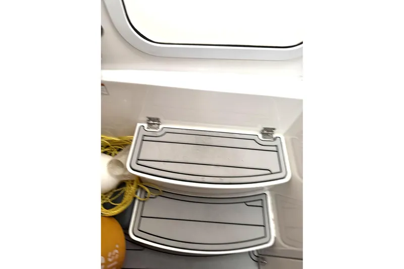 Fansea Pantz Yacht Photos Pics 2019 HCB 39 Speciale boat steps with rope and buoy nearby.