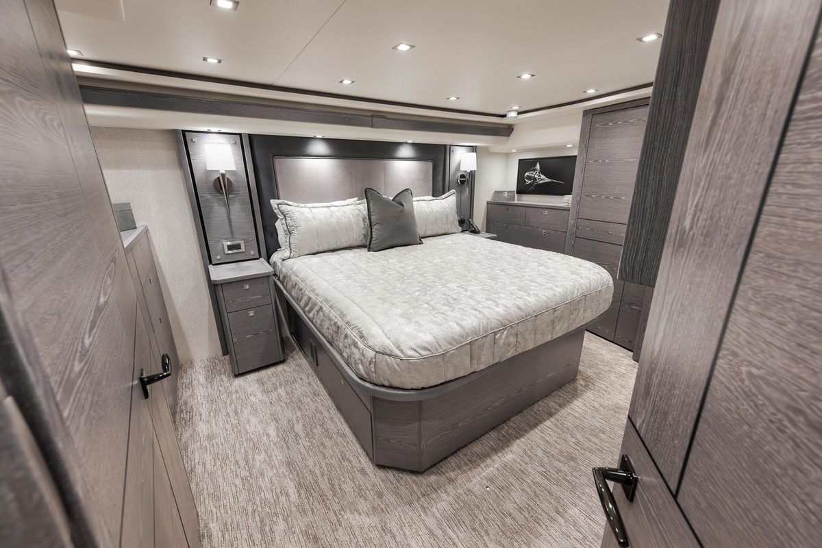 2024 Viking 72 