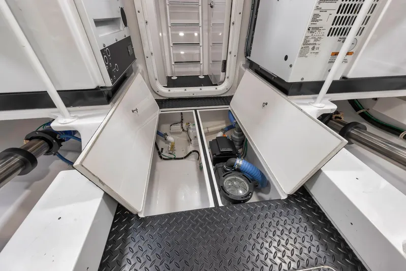 Lady Surfbum Yacht Photos Pics 