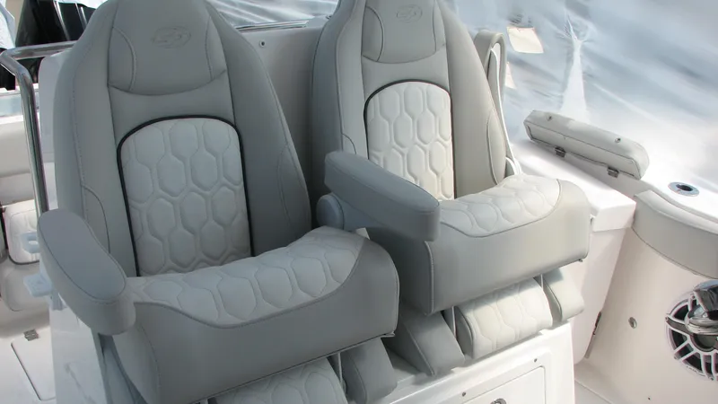  Yacht Photos Pics Helm Seating