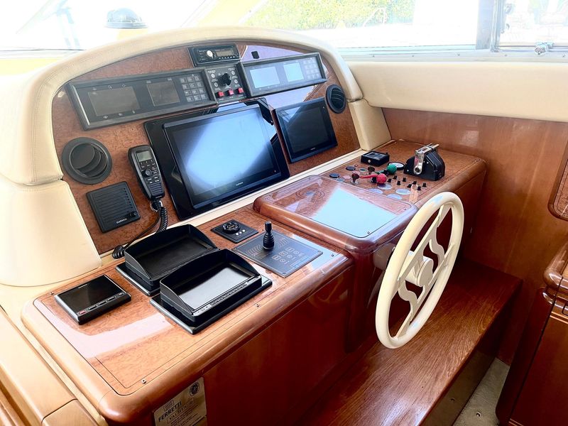 1999 Ferretti Yachts 80