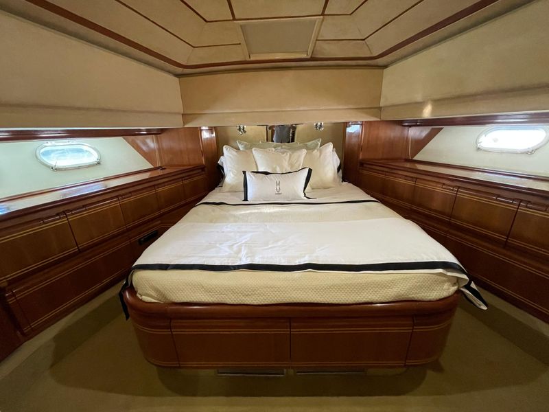 1999 Ferretti Yachts 80