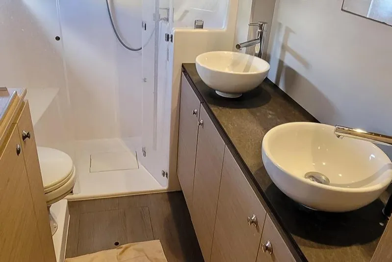 Serenity Yacht Photos Pics Bathroom