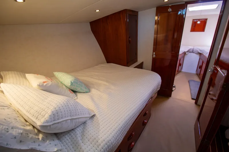 Mahalo Yacht Photos Pics 