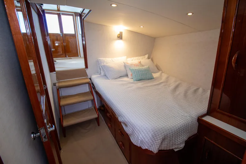 Mahalo Yacht Photos Pics 