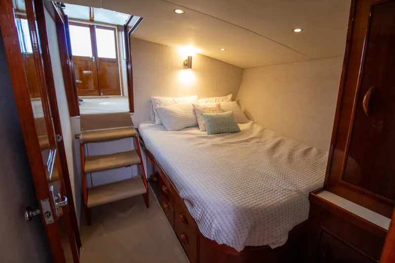 Mahalo Yacht Photos Pics 