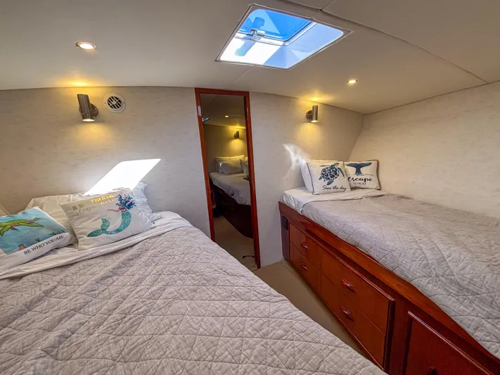 Mahalo Yacht Photos Pics 