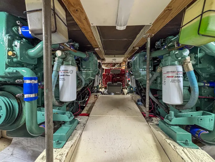 Mahalo Yacht Photos Pics 