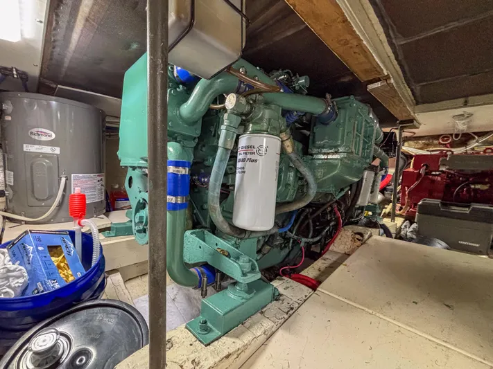 Mahalo Yacht Photos Pics 