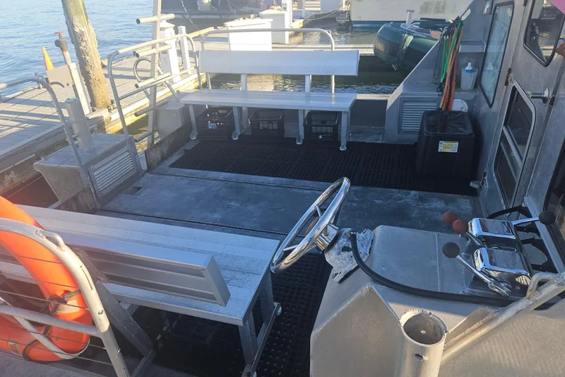 Gig Yacht Photos Pics Open deck of a 1994 Custom SMW 38 boat with seating and steering controls.