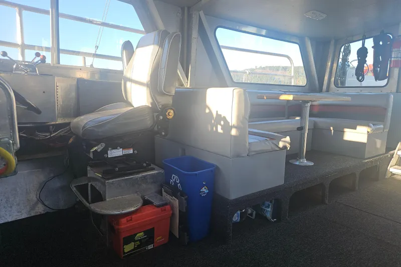 Gig Yacht Photos Pics Interior of a 1994 Custom SMW 38 boat with seating and control area.