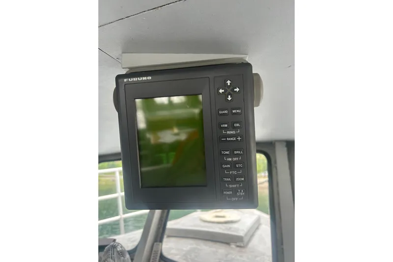 Gig Yacht Photos Pics Furuno marine radar display inside Svendsen Marine Works SMW 38, 1994 model boat.