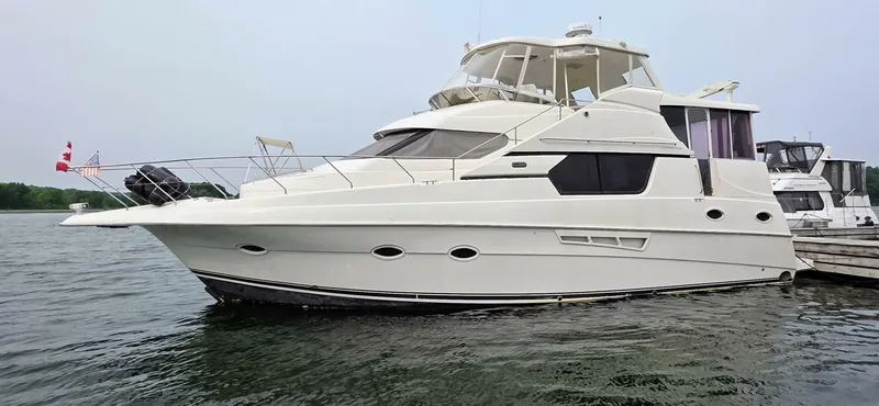  Yacht Photos Pics 2000 Silverton 453MY yacht docked on calm water.