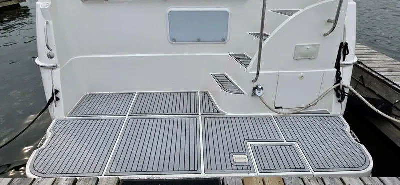  Yacht Photos Pics 2000 Silverton 453MY yacht stern with non-slip decking and dockside view.