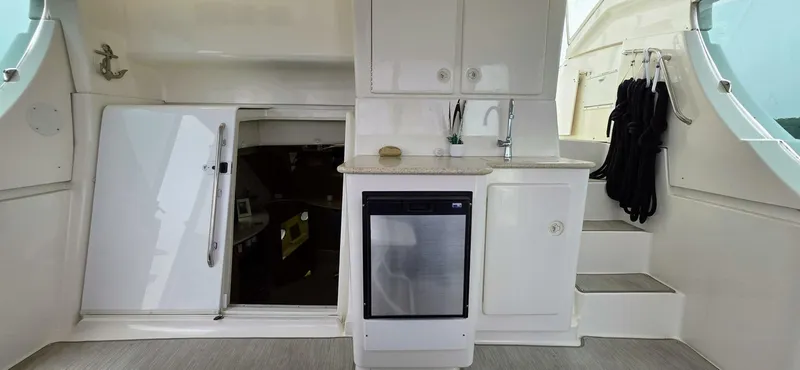  Yacht Photos Pics 2000 Silverton 453MY yacht interior with kitchenette, sink, and steps.