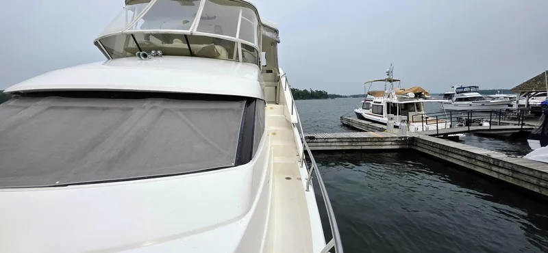  Yacht Photos Pics 2000 Silverton 453MY yacht docked at a marina, side view.