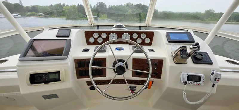  Yacht Photos Pics Helm of 2000 Silverton 453MY yacht with steering wheel and navigation instruments.