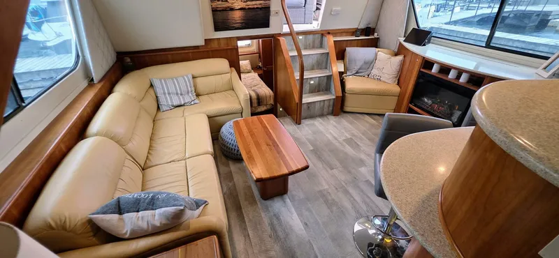  Yacht Photos Pics Luxurious interior of a 2000 Silverton 453MY yacht with elegant seating and modern decor.