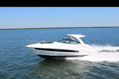Cruisers Yachts 35 Express