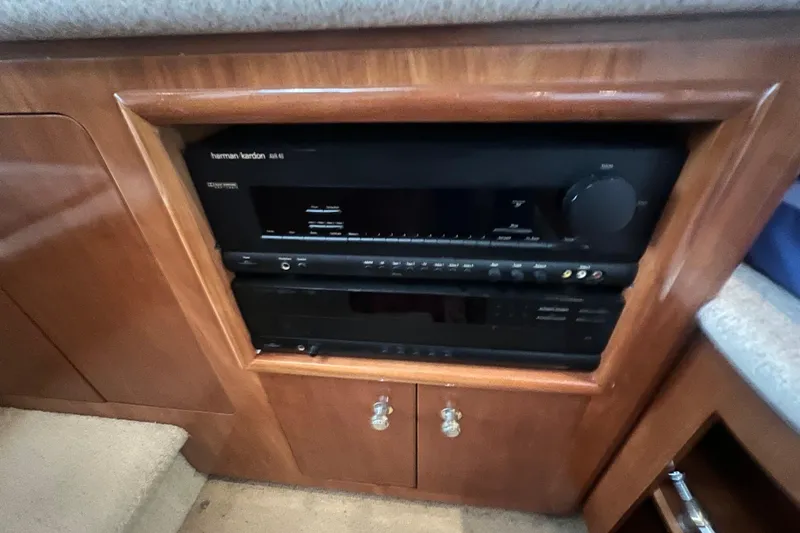 Betty Jean Yacht Photos Pics Harman Kardon audio system in 2000 Carver 530 Voyager Pilothouse interior.
