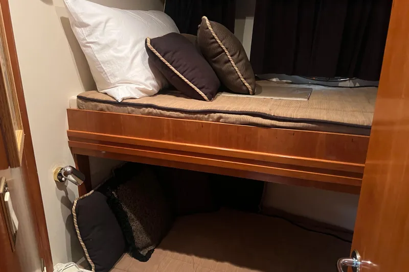 Betty Jean Yacht Photos Pics Cozy cabin bunk bed in 2000 Carver 530 Voyager Pilothouse yacht.