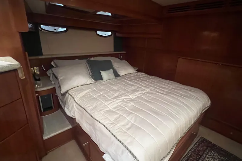 Betty Jean Yacht Photos Pics Luxurious bedroom interior of 2000 Carver 530 Voyager Pilothouse yacht.
