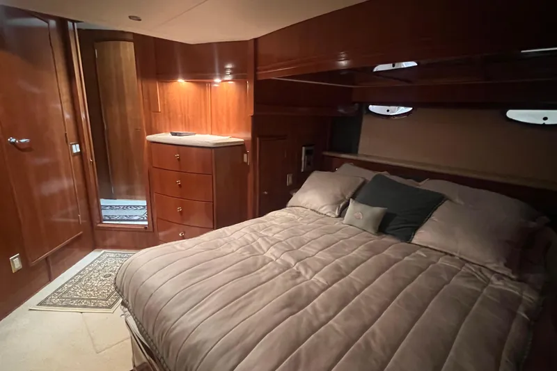 Betty Jean Yacht Photos Pics Luxurious bedroom interior of 2000 Carver 530 Voyager Pilothouse yacht with wood finish.