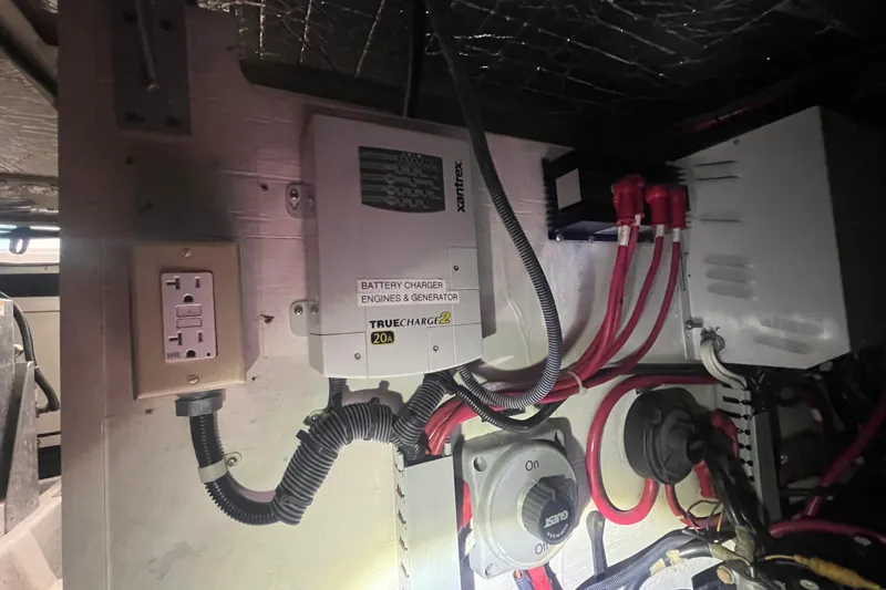 Betty Jean Yacht Photos Pics Electrical system of a 2000 Carver 530 Voyager Pilothouse with battery charger and wiring.