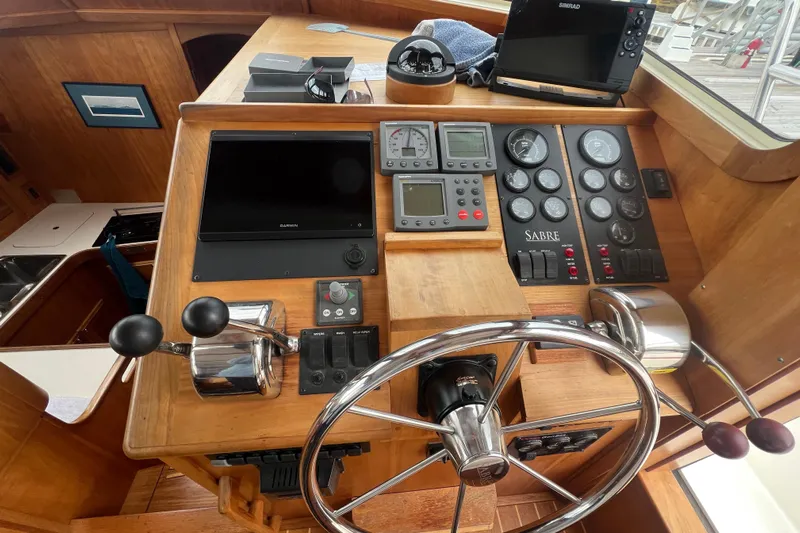 Semper Fi Yacht Photos Pics 2004 Sabre 36 Hardtop Sedan helm with navigation instruments and wooden finish.
