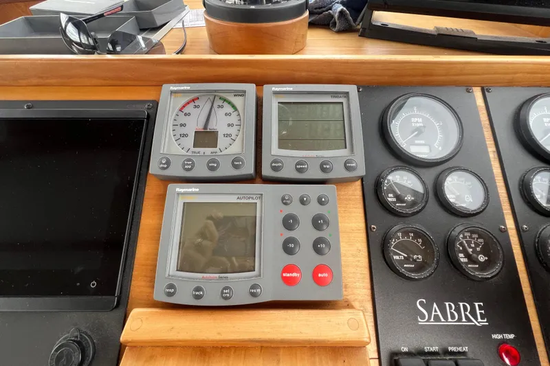 Semper Fi Yacht Photos Pics Control panel of a 2004 Sabre 36 Hardtop Sedan with Raymarine instruments.