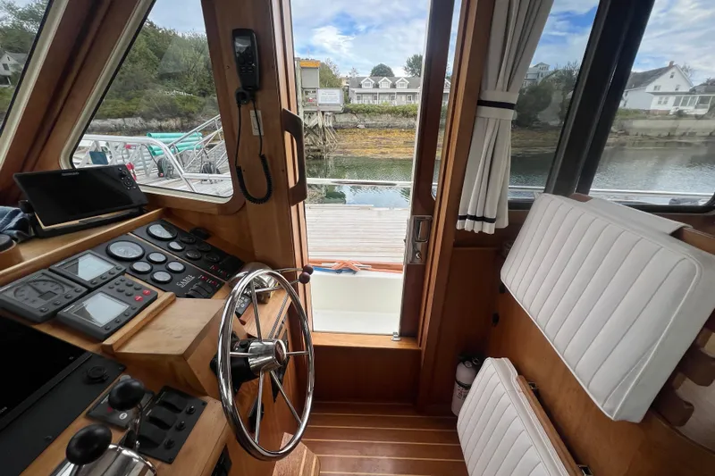 Semper Fi Yacht Photos Pics Interior view of 2004 Sabre 36 Hardtop Sedan boat with steering wheel and control panel.