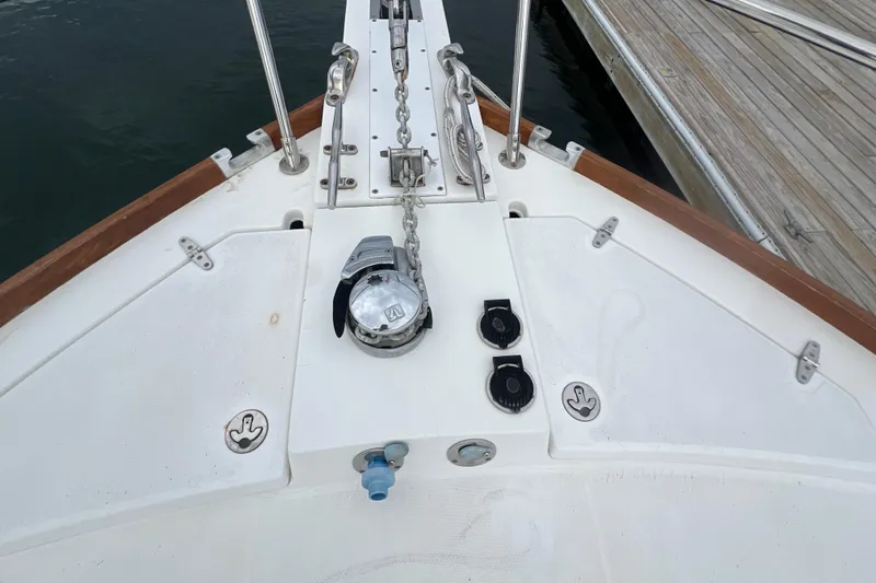 Semper Fi Yacht Photos Pics Bow of 2004 Sabre 36 Hardtop Sedan with anchor chain and deck fittings.