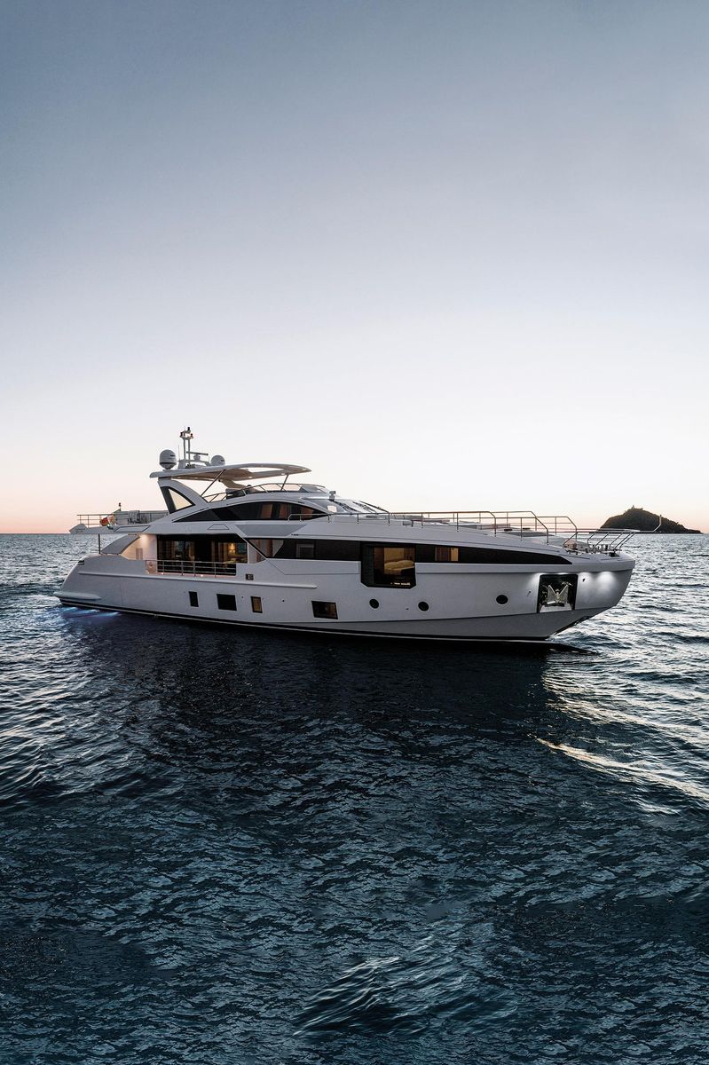 2019 Azimut 104 