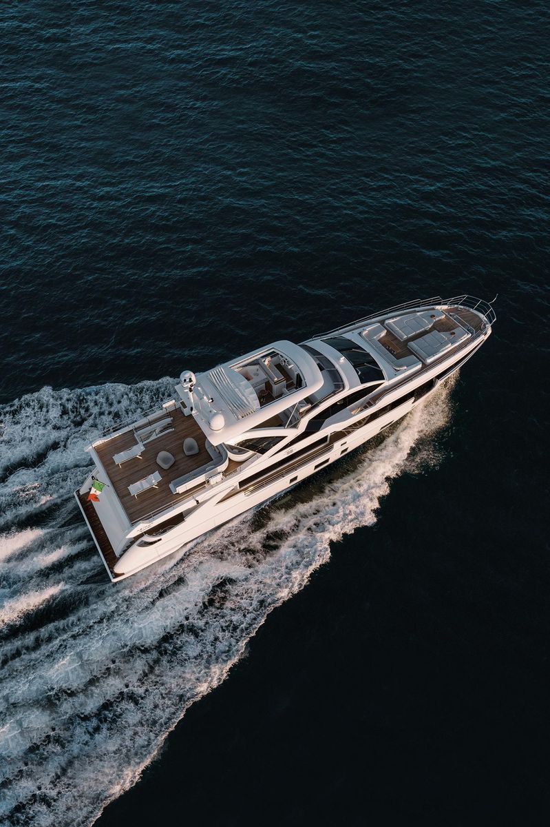 2019 Azimut 104 