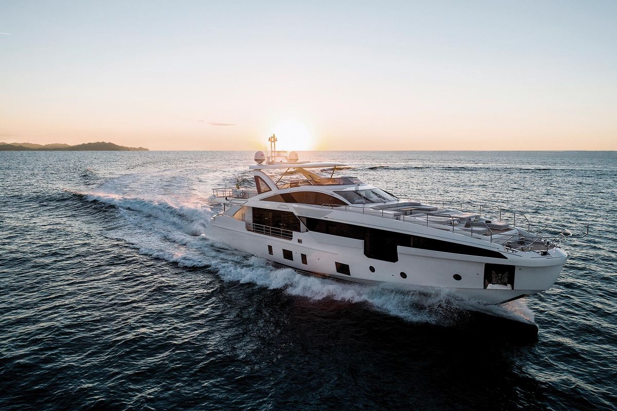 2019 Azimut 104 