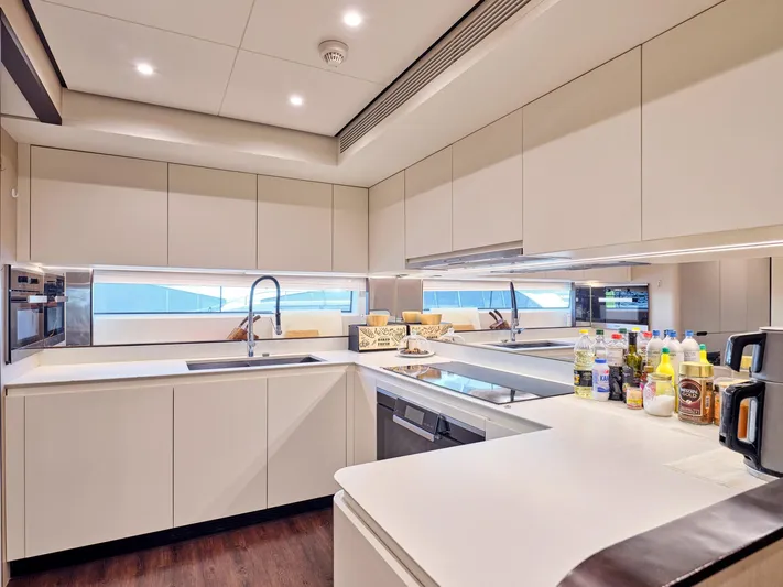 Alba Yacht Photos Pics Azimut Grande 32 Metri