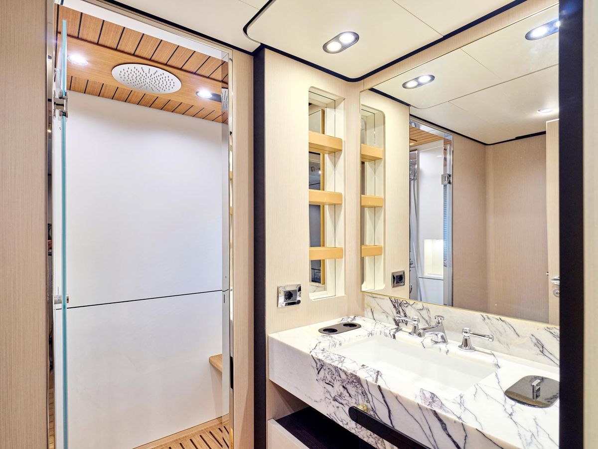 2019 Azimut 104 