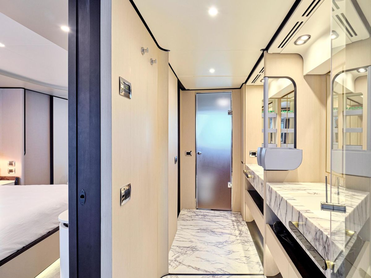2019 Azimut 104 