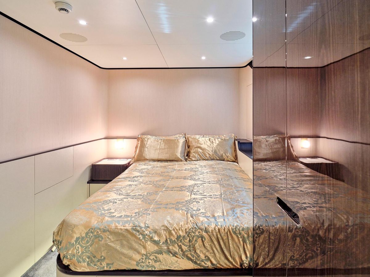 2019 Azimut 104 