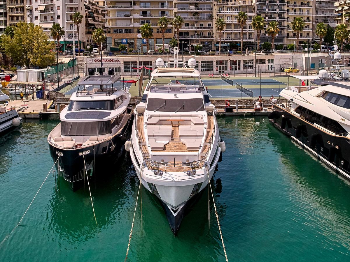 2019 Azimut 104 