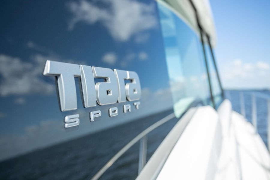 2021 Tiara Yachts 43 LE