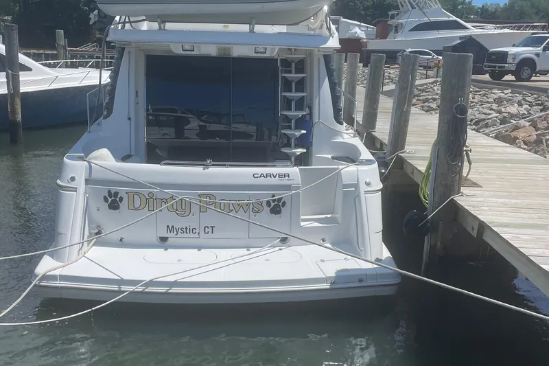 Yacht Photos Pics 2000 Carver 530 Voyager Pilothouse docked in Mystic, CT marina.